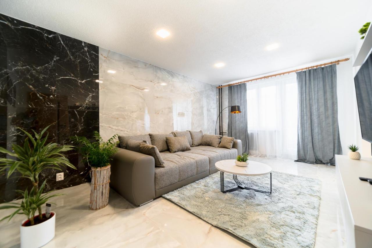 Apartman Discreet Kysucke Nove Mesto エクステリア 写真